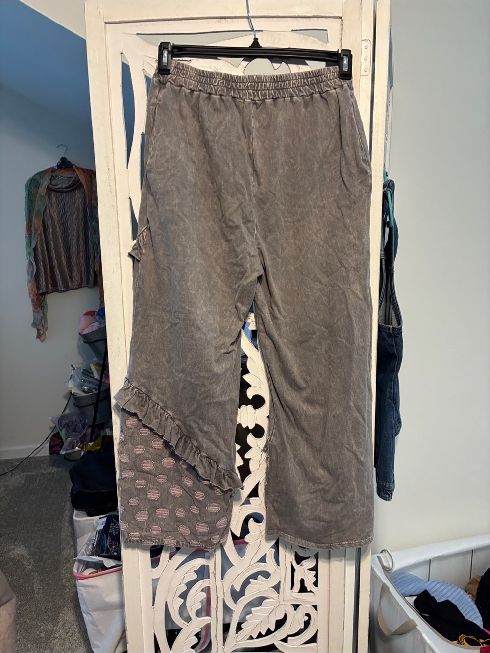 Women's Gray Ruffle Wide-Leg Pants - Picture 6 of 6
